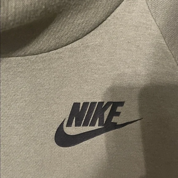 Nike Green Sleeveless Hoodie with Black Logo - Picture 3 of 3